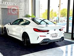 بی ئێم دەبڵیو 8 سیریەس